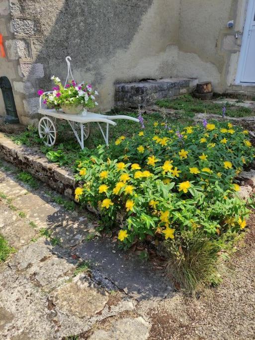 Maison De Charme Avec Jardin Cousance Exteriör bild